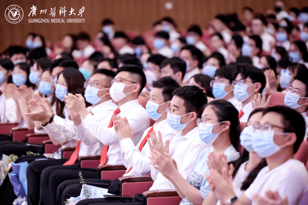 九游游戏中心包含重要助攻首场状态出色，法国队观众沸腾！，Karsa重返赛场观众掌声雷动的词条